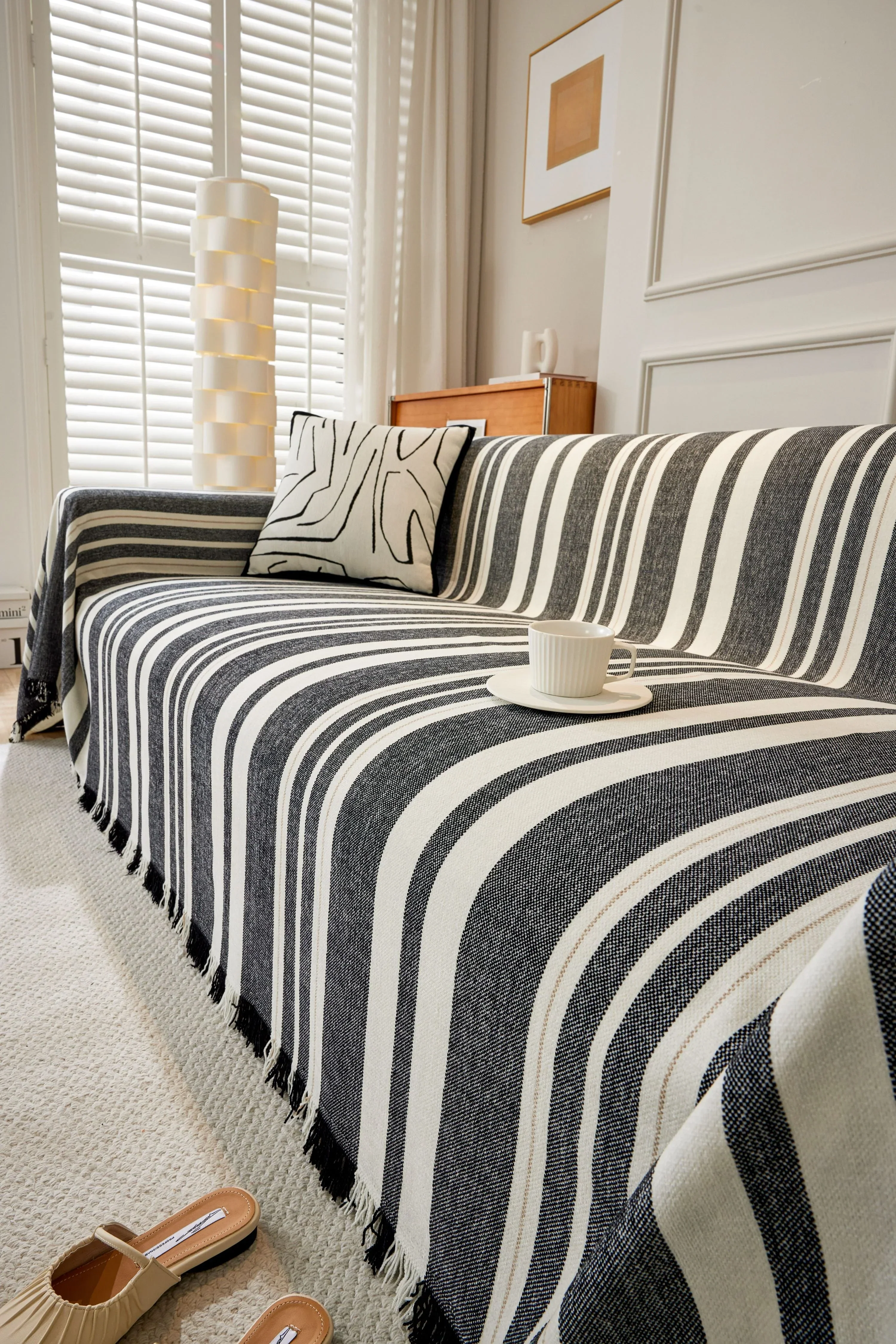 Sofa Throw - Striniara - Cross Black - Image 3